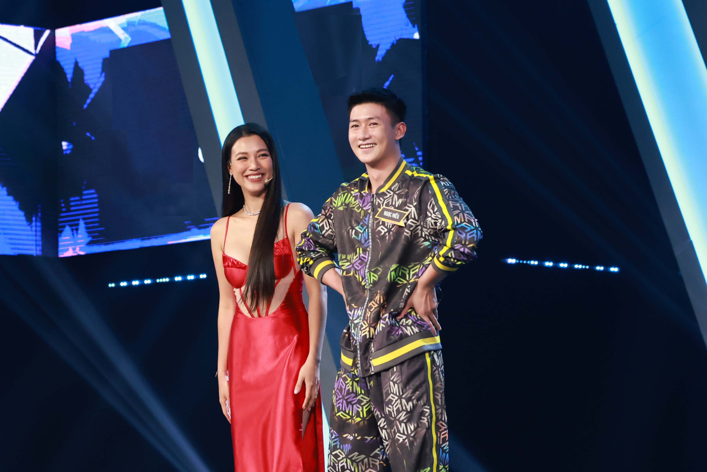 MC Hoàng Oanh gây ấn tượng với vẻ ngoài trẻ trung, xinh đẹp tại Người Ấy Là Ai 2022.