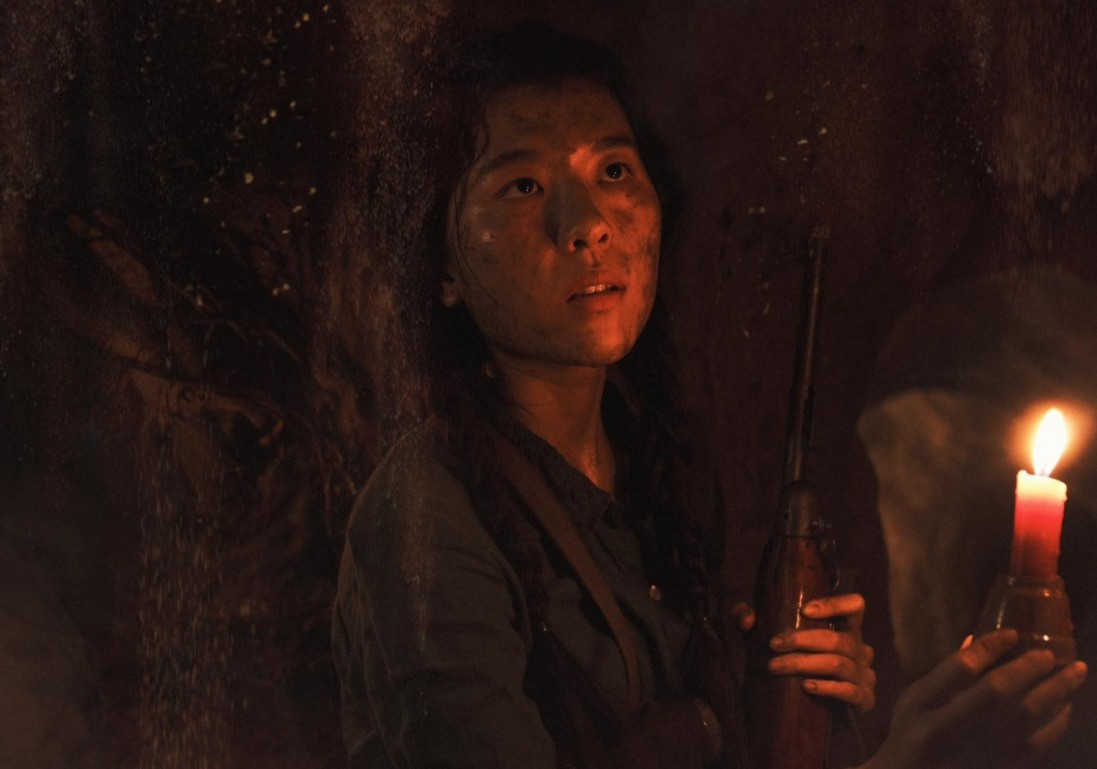 "Điều tuyệt vời nhất bây giờ với thế hệ trẻ chúng tôi là được trải nghiệm, tái hiện giai đoạn hào hùng của thế hệ cha anh đi trước trong tác phẩm nghệ thuật" - Lamoon Diễm Hằng khẳng định. "Điều tuyệt vời nhất bây giờ với thế hệ trẻ chúng tôi là được trải nghiệm, tái hiện giai đoạn hào hùng của thế hệ cha anh đi trước trong tác phẩm nghệ thuật" - Lamoon Diễm Hằng khẳng định.