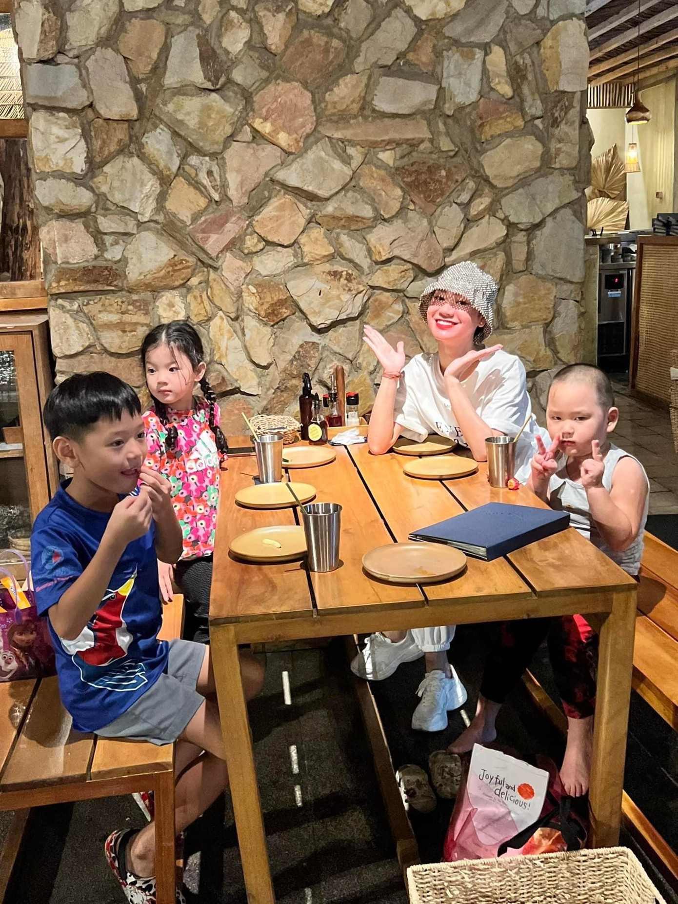 Gia Hưng và những lần "quạu" không hề nhẹ trước ống kính. Gia Hưng và những lần "quạu" không hề nhẹ trước ống kính.