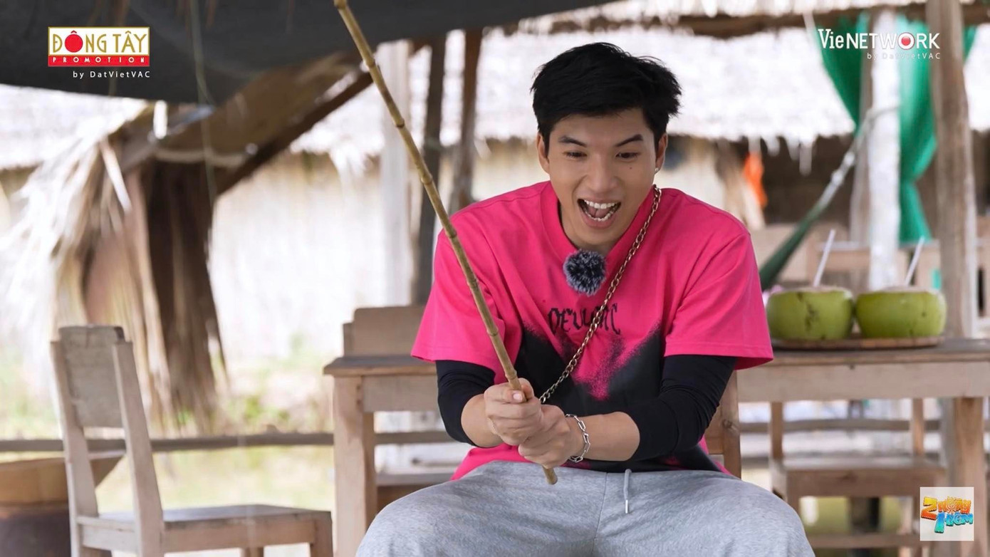 Thực hiện thử thách quá "mượt", HIEUTHUHAI bị Trường Giang trêu chọc là "được ưu ái".