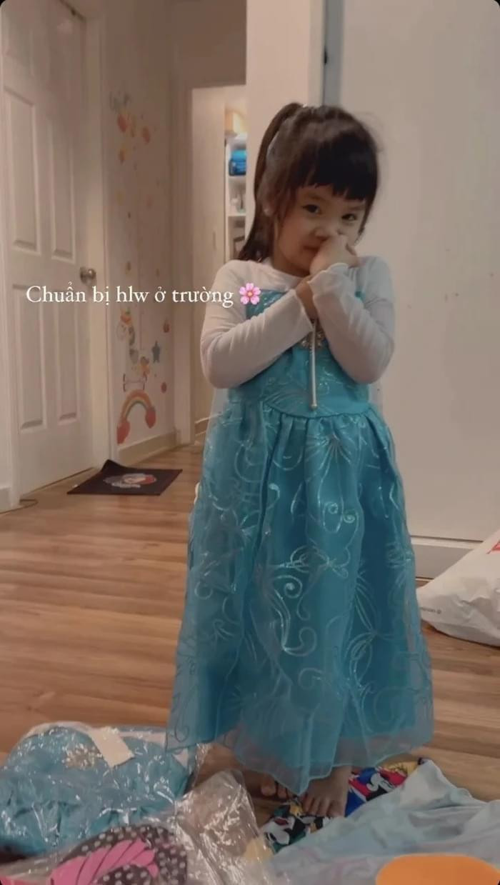 Con gái ca sĩ Hoài Lâm hóa thân thành &quot;Nữ hoàng băng giá&quot; - Elsa.