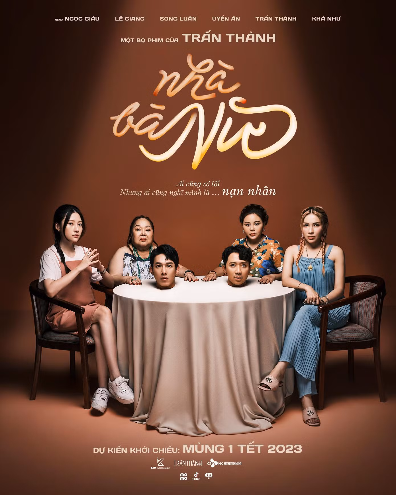 Ê-kíp Trấn Thành chính thức tung teaser poster của Nhà Bà Nữ. Ê-kíp Trấn Thành chính thức tung teaser poster của Nhà Bà Nữ.