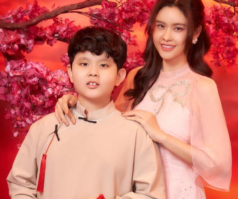 Con trai Trương Quỳnh Anh càng lớn càng ra dáng mẫu ảnh chuyên nghiệp.