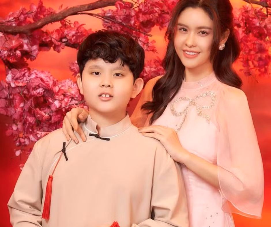 Con trai Trương Quỳnh Anh càng lớn càng ra dáng mẫu ảnh chuyên nghiệp.