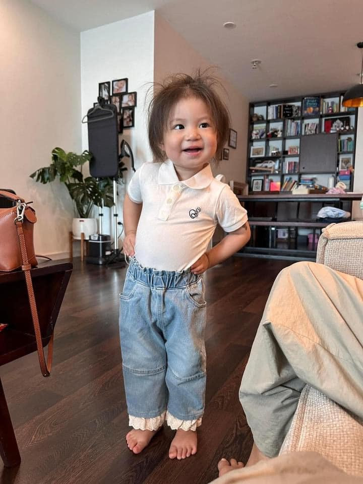 Phong cách ăn mặc &quot;cưng xỉu&quot; của thế lực nhí tuổi lên 2.