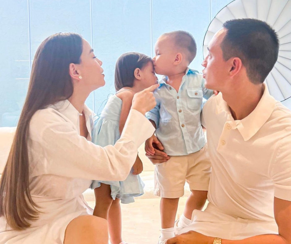 Leon không ngần ngại thể hiện tình cảm với "chị ba". Leon không ngần ngại thể hiện tình cảm với "chị ba".