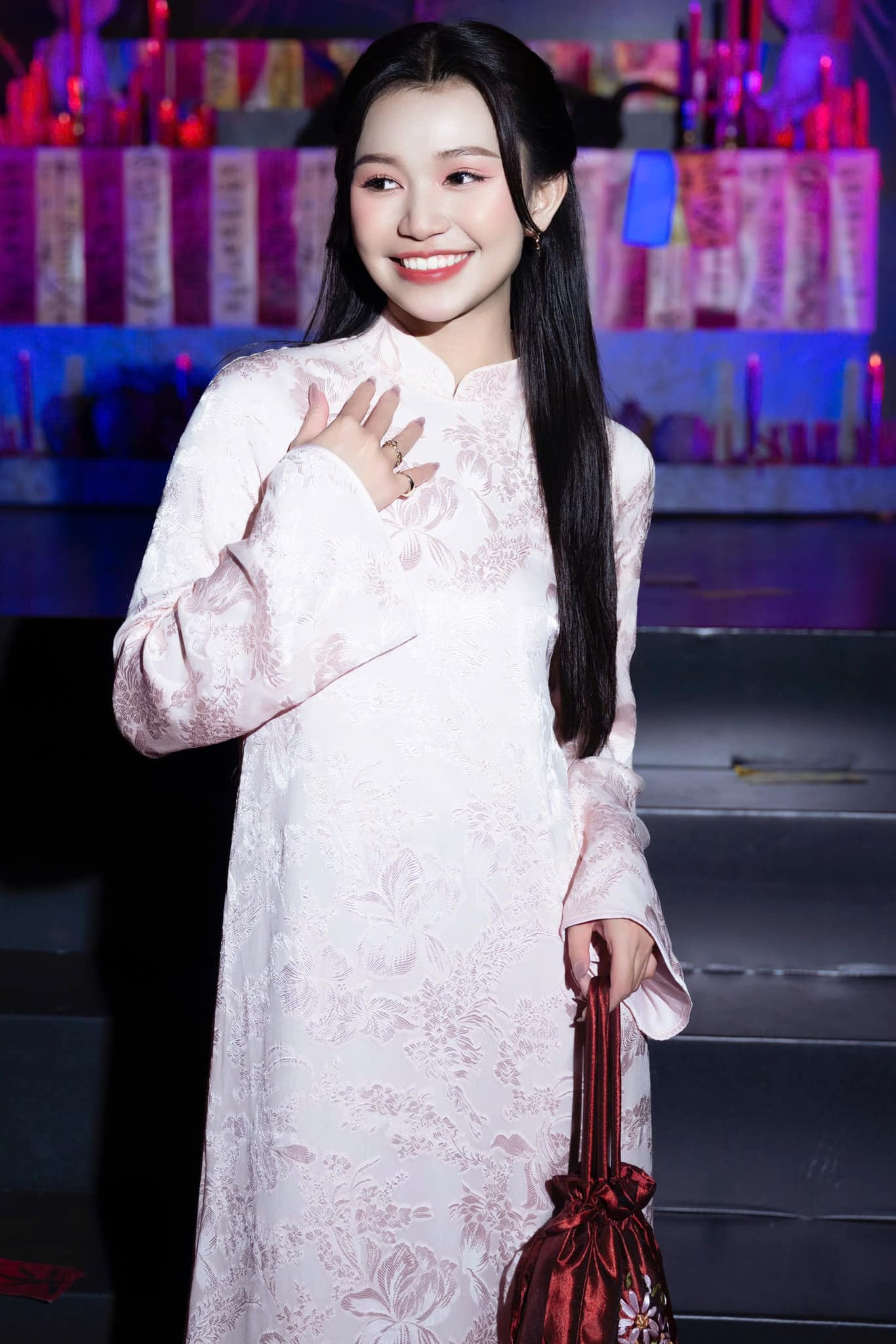 Cô bạn có xuất thân đáng ngưỡng mộ: Chị gái tốt nghiệp loại giỏi trường Sookmyung Women’s University (Hàn Quốc), ông ngoại và mẹ đều theo nghề giáo.