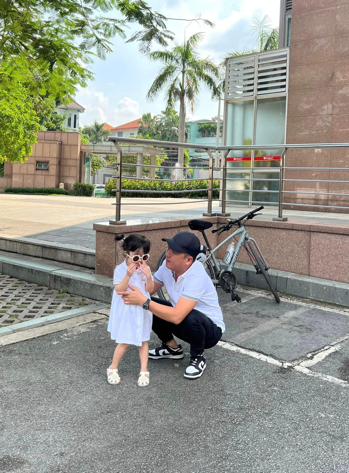 Trường Giang luôn dành thời gian rảnh rỗi để chơi đùa cùng con gái.