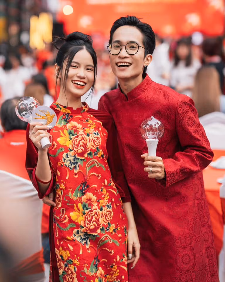 Tizi (Nguyễn Việt Trúc) - Đích Lép (Huỳnh Quang Minh) là cặp content creator làm nội dung về tình yêu, giáo dục giới tính cho giới trẻ.
