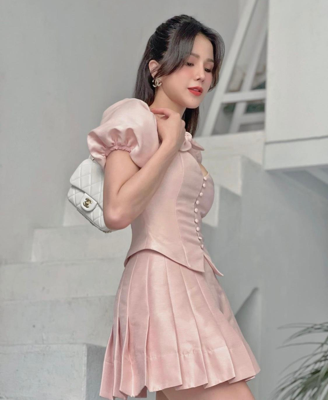 Nhan sắc được đánh giá là ngày càng "thăng hạng" của Diệp Lâm Anh. Nhan sắc được đánh giá là ngày càng "thăng hạng" của Diệp Lâm Anh.