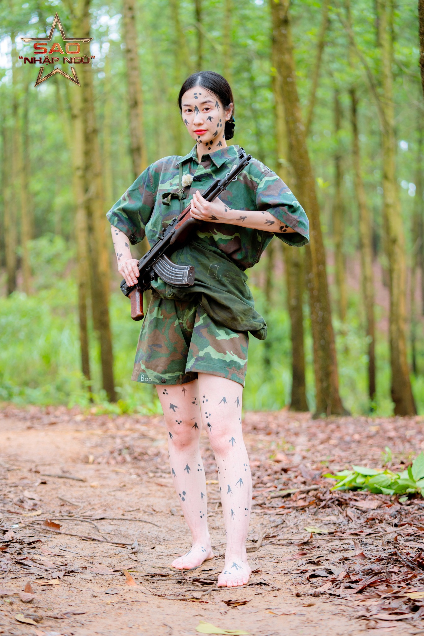 Jun Vũ "lấm lem" vẫn được khen ngợi bởi nhan sắc xinh đẹp.