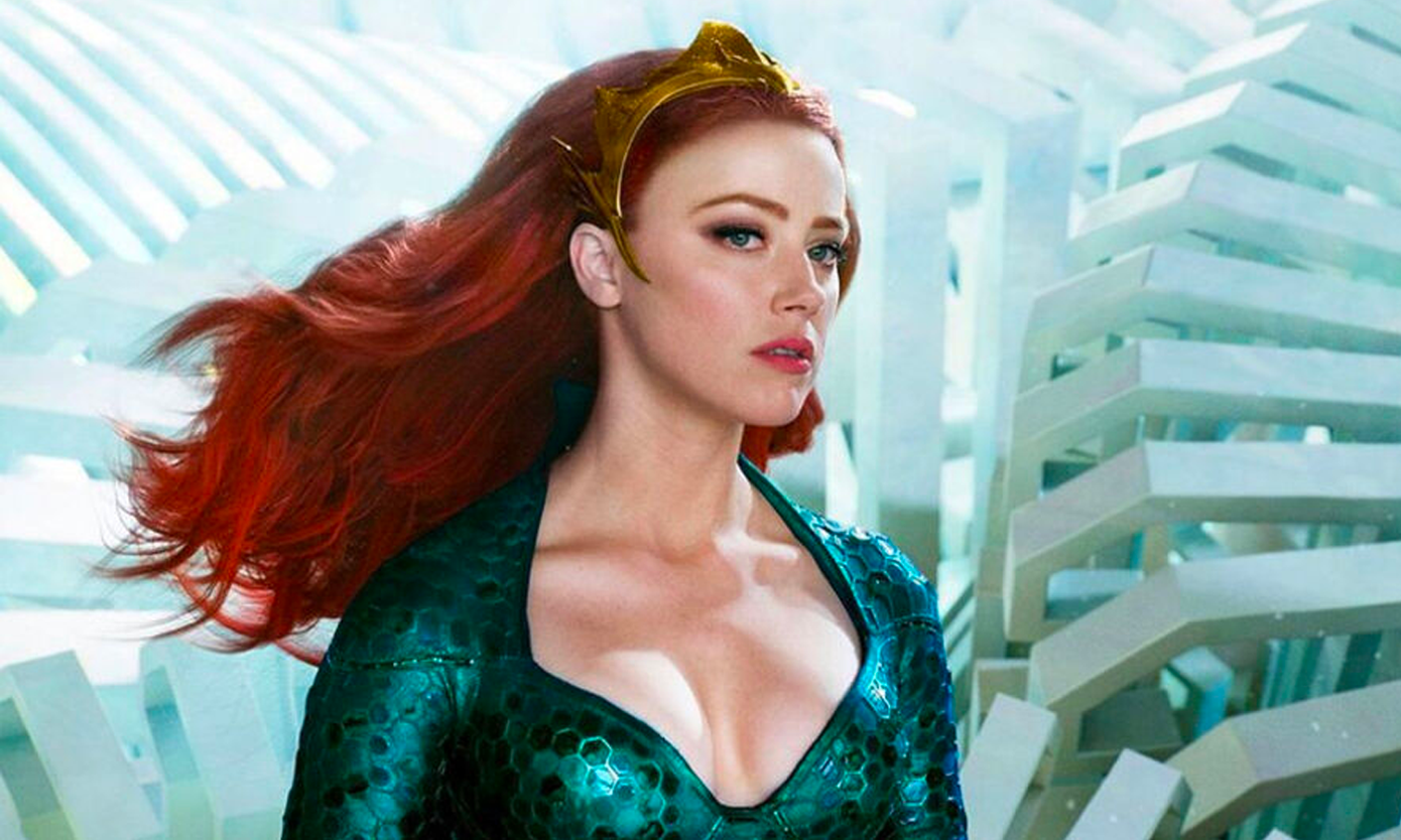 Visual cực &quot;bánh cuốn&quot; của Amber Heard với mái tóc đỏ rực.