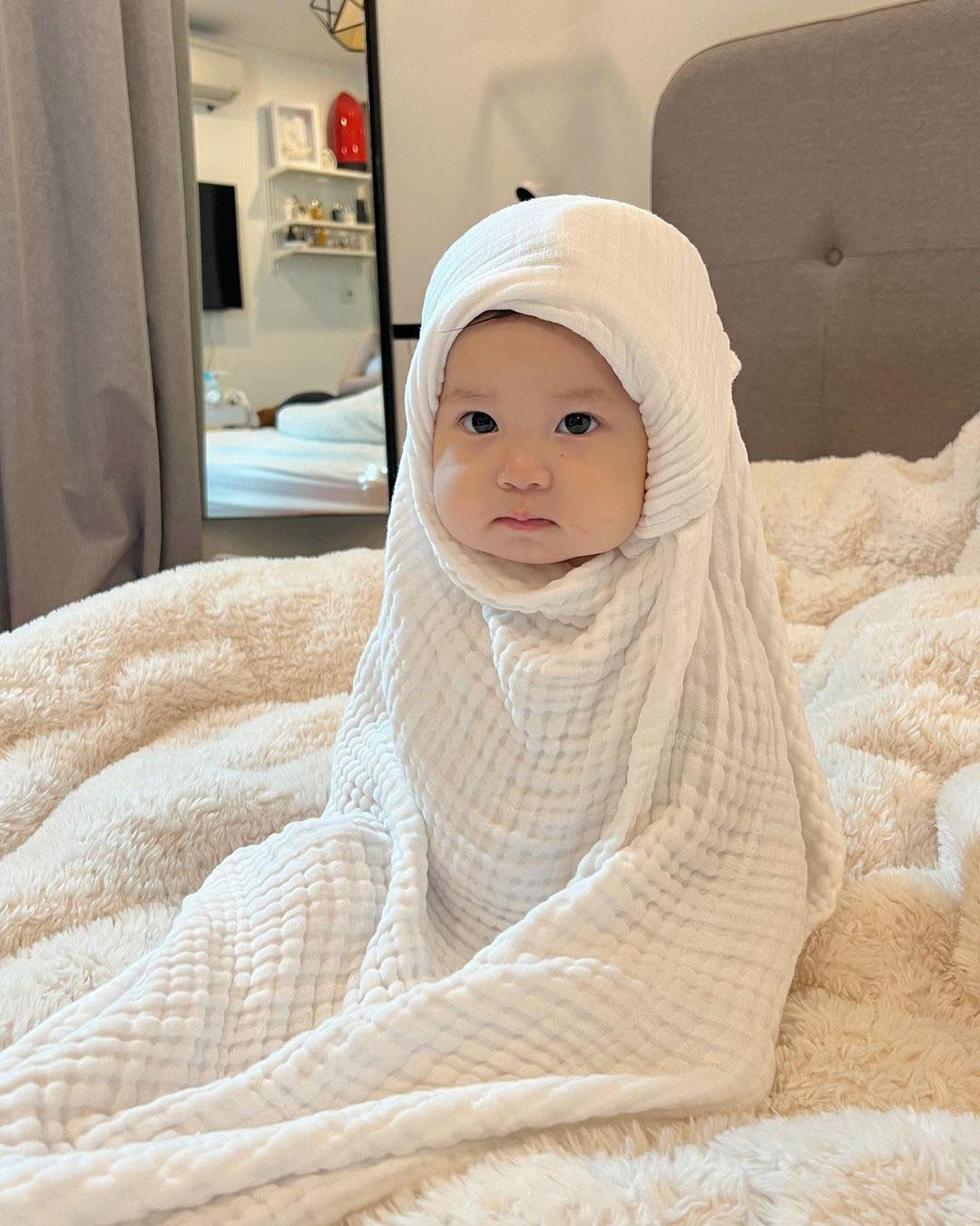 Bộ ảnh từng gây "bão" MXH của bé Pam.