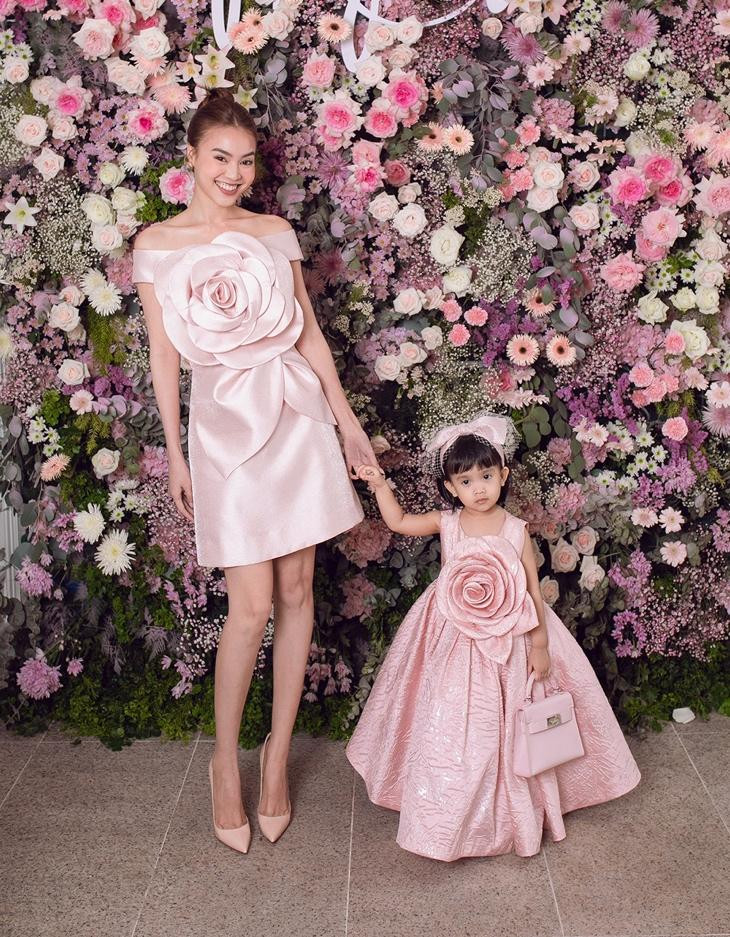 Ninh Dương Lan Ngọc trong tiệc sinh nhật của con gái nuôi NTK Đỗ Mạnh Cường.