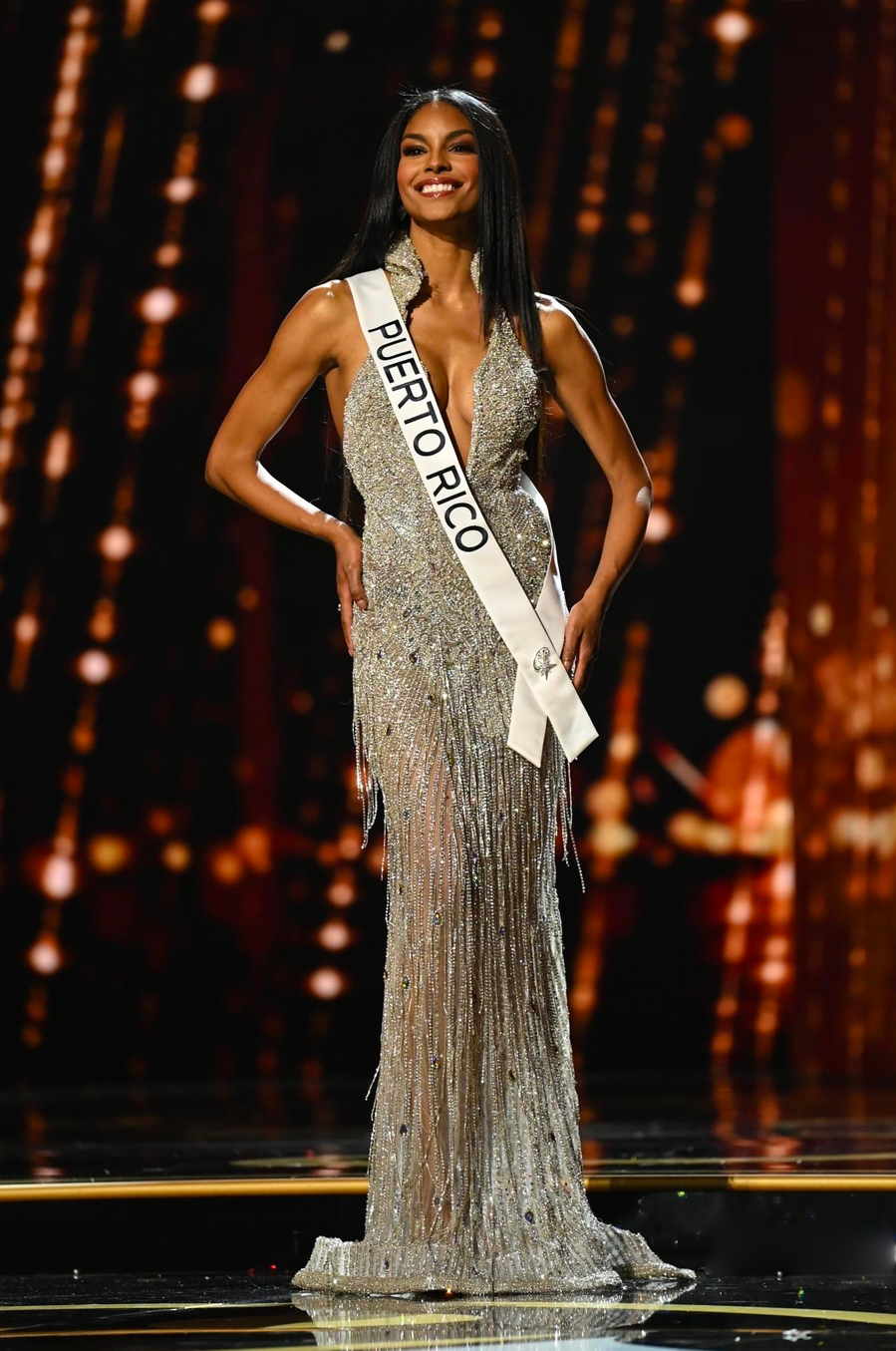 Ashley Ann Cariño Barreto cao 1,8m, được đánh giá là mỹ nhân sở hữu đôi chân đẹp nhất trong dàn thí sinh năm nay. Ashley Ann Cariño Barreto cao 1,8m, được đánh giá là mỹ nhân sở hữu đôi chân đẹp nhất trong dàn thí sinh năm nay.