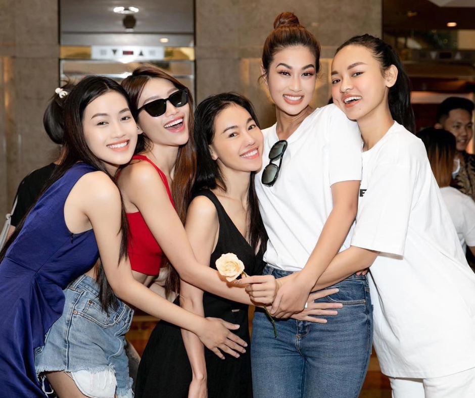 Quỳnh Châu kỳ vọng Thiên Ân sẽ mang về một vương miện nữa cho Việt Nam tại đấu trường Miss Grand International năm nay. Quỳnh Châu kỳ vọng Thiên Ân sẽ mang về một vương miện nữa cho Việt Nam tại đấu trường Miss Grand International năm nay.