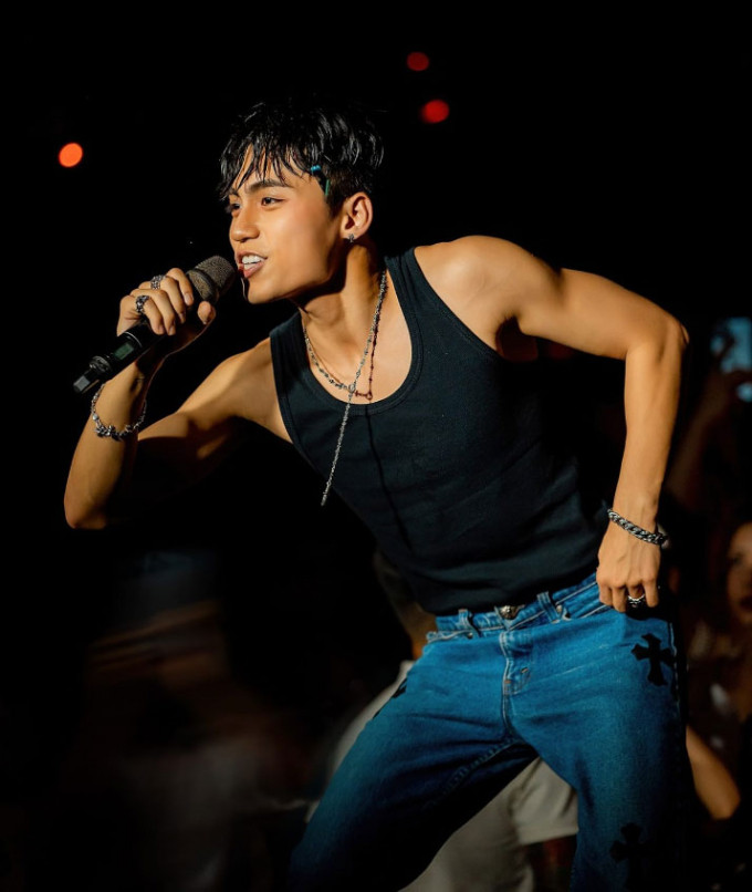 Em trai Sơn Tùng M-TP trung thành với phong cách sexy, nam tính. Em trai Sơn Tùng M-TP trung thành với phong cách sexy, nam tính.