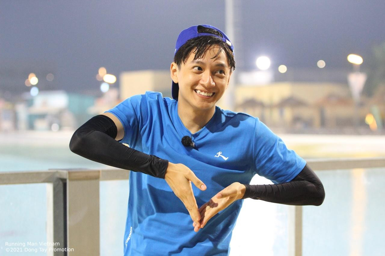 Ngô Kiến Huy được xem như "cầu nối" giữa các thành viên ở Running Man Vietnam mùa 2. Ngô Kiến Huy được xem như "cầu nối" giữa các thành viên ở Running Man Vietnam mùa 2.
