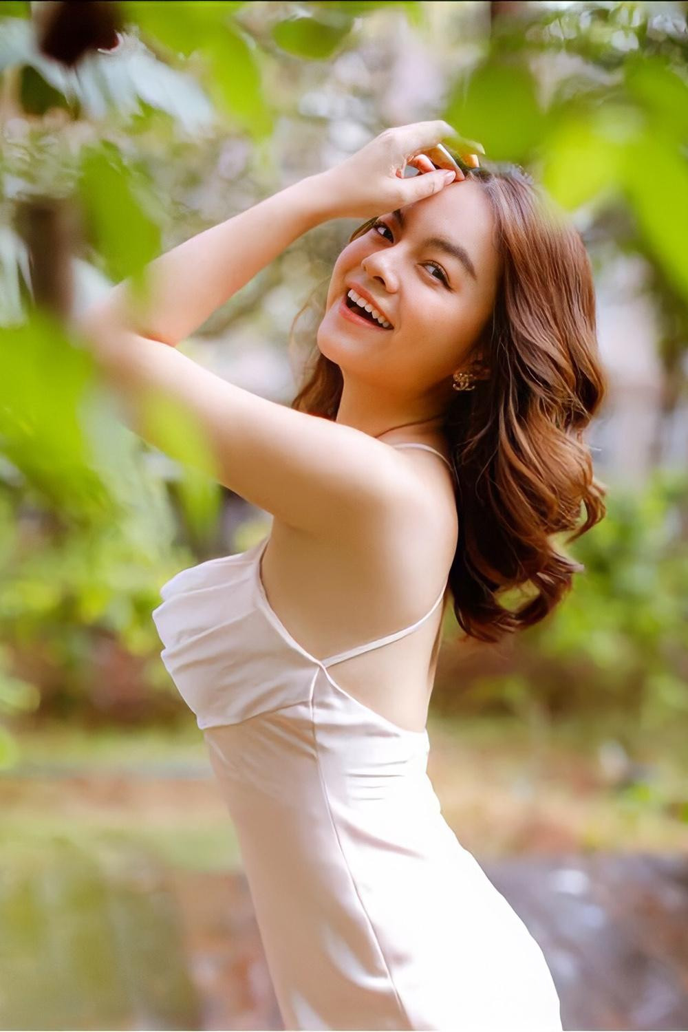 Sau động thái của Đông Nhi, người hâm mộ bày tỏ niềm vui và cho rằng Phạm Quỳnh Anh đã tìm được "Hạnh Phúc Mới.". Sau động thái của Đông Nhi, người hâm mộ bày tỏ niềm vui và cho rằng Phạm Quỳnh Anh đã tìm được "Hạnh Phúc Mới.".