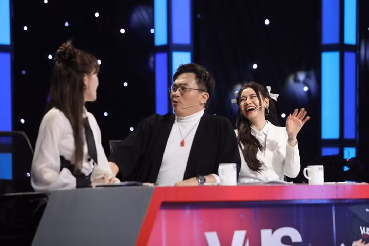 Đại Nghĩa thay khán giả thắc mắc về cách dùng từ của Hari Won.