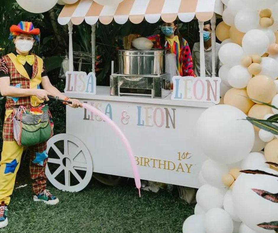 Xe kẹo bông gòn dành riêng cho các khách mời nhí.
