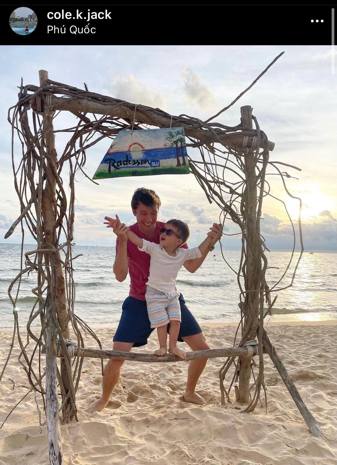 Mới đây, chồng cũ của Hoàng Oanh cũng chia sẻ khoảnh khắc vui vẻ bên con trai.