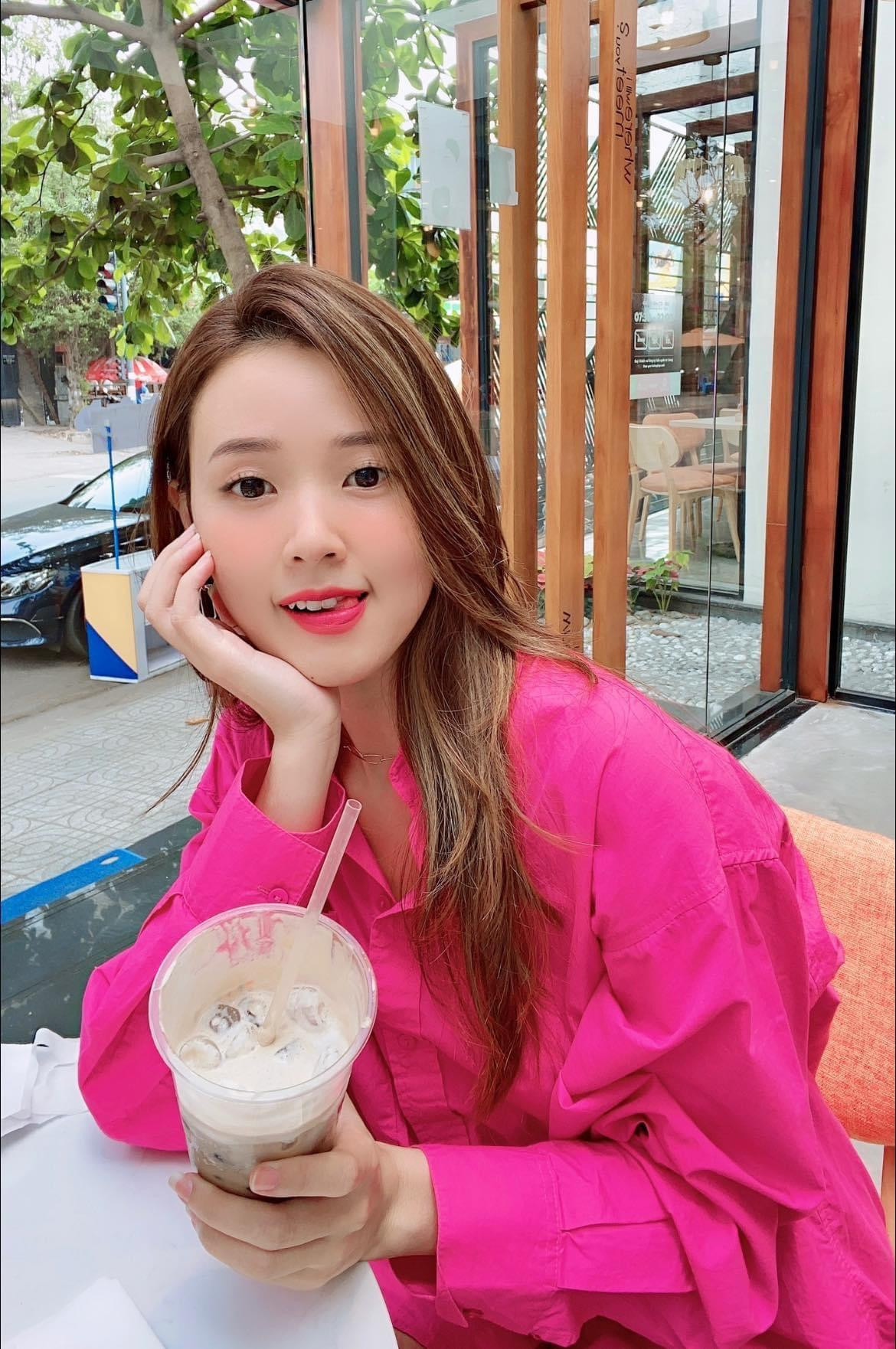 Midu với nhan sắc xinh như hoa ngày cuối năm. Midu với nhan sắc xinh như hoa ngày cuối năm.