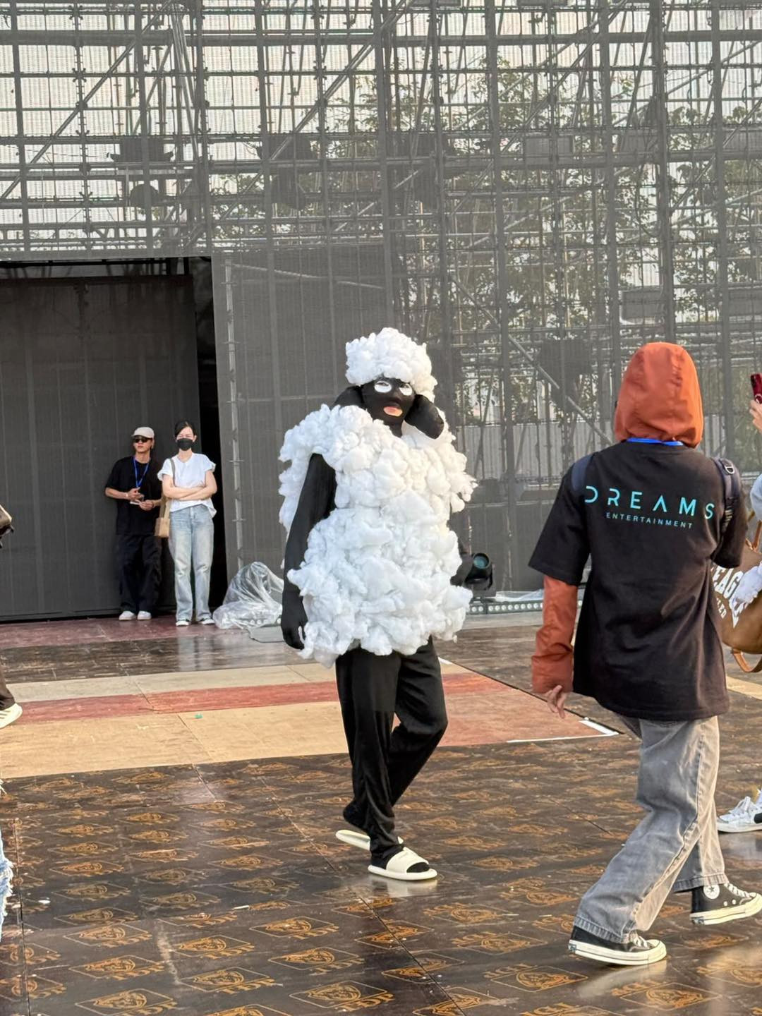 Màn hóa cừu &quot;không ai làm lại&quot; của JSOL trong buổi tổng duyệt.