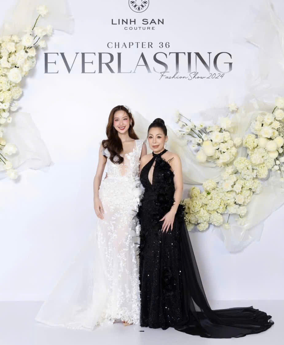 Góp mặt tại sự kiện còn có dàn người đẹp đình đám: Hoa hậu Bảo Ngọc, Hoa hậu Lê Hoàng Phương, Á hậu Kim Duyên... Góp mặt tại sự kiện còn có dàn người đẹp đình đám: Hoa hậu Bảo Ngọc, Hoa hậu Lê Hoàng Phương, Á hậu Kim Duyên...