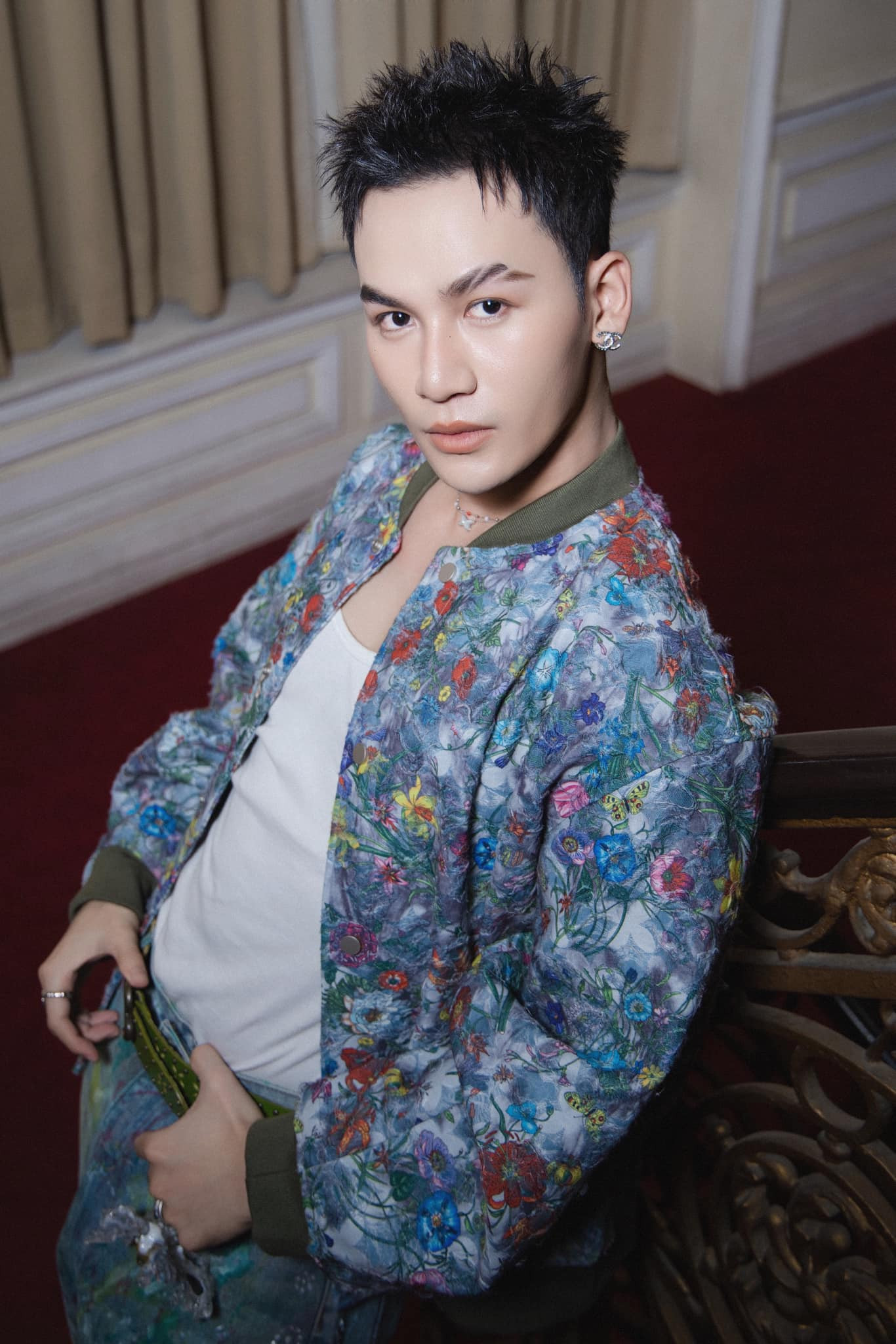 Sau khi đoạt Quán quân Giọng Hát Việt 2017, Ali Hoàng Dương mạnh dạn thử sức với nhiều thể loại khác nhau từ Latin, Ballad đến Dance.