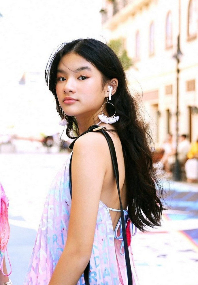 Con gái Trương Ngọc Ánh được đánh giá là sở hữu đường nét gương mặt cá tính. Con gái Trương Ngọc Ánh được đánh giá là sở hữu đường nét gương mặt cá tính.