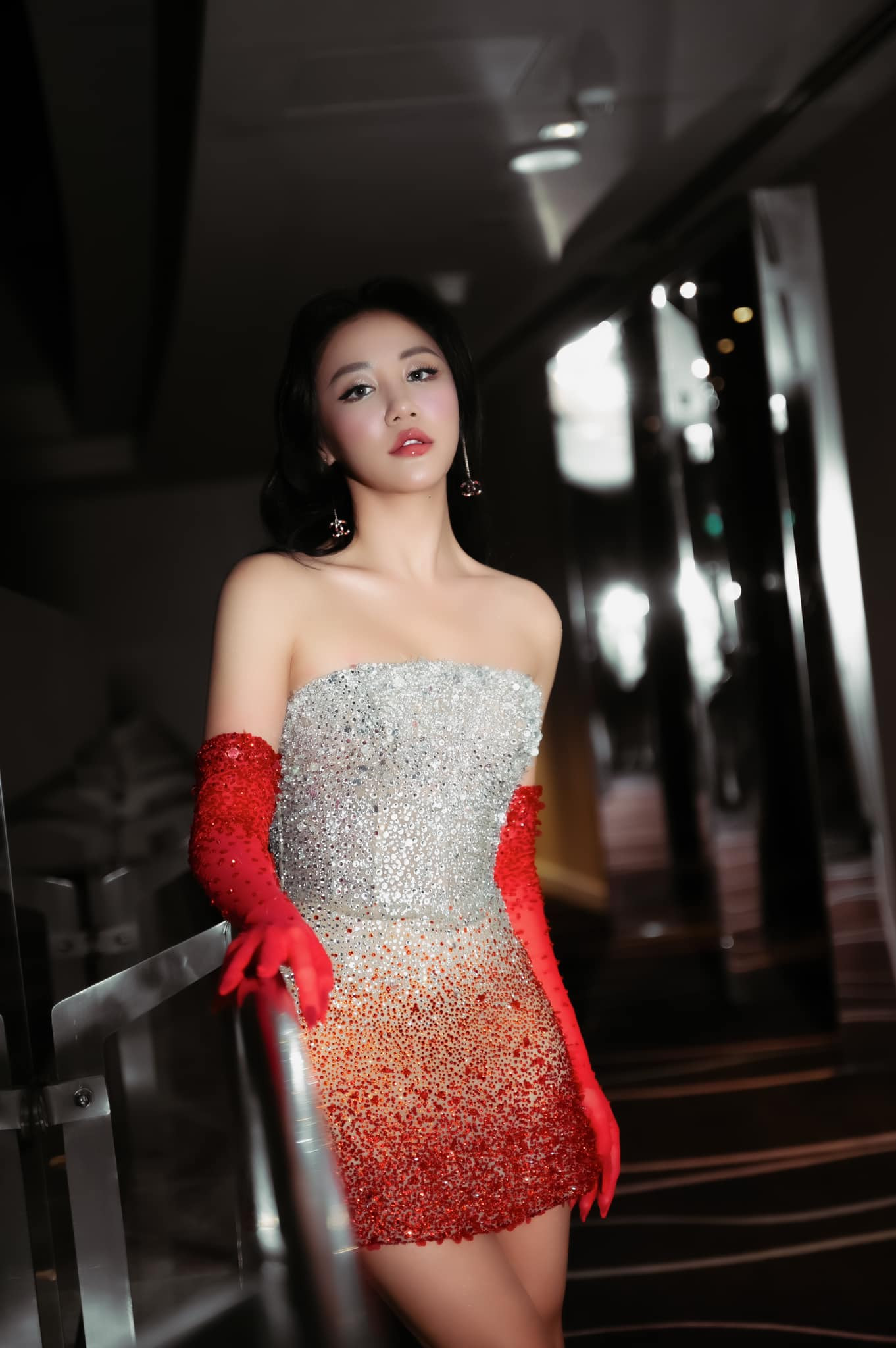 Nữ ca sĩ sở hữu giọng hát dày, cao và "gia tài" hit Một Ngàn Nỗi Đau, Đại Minh Tinh, Mưa Tháng Sáu,... Hai album Hương và Minh Tinh nhận về phản ứng tích cực từ khán giả.