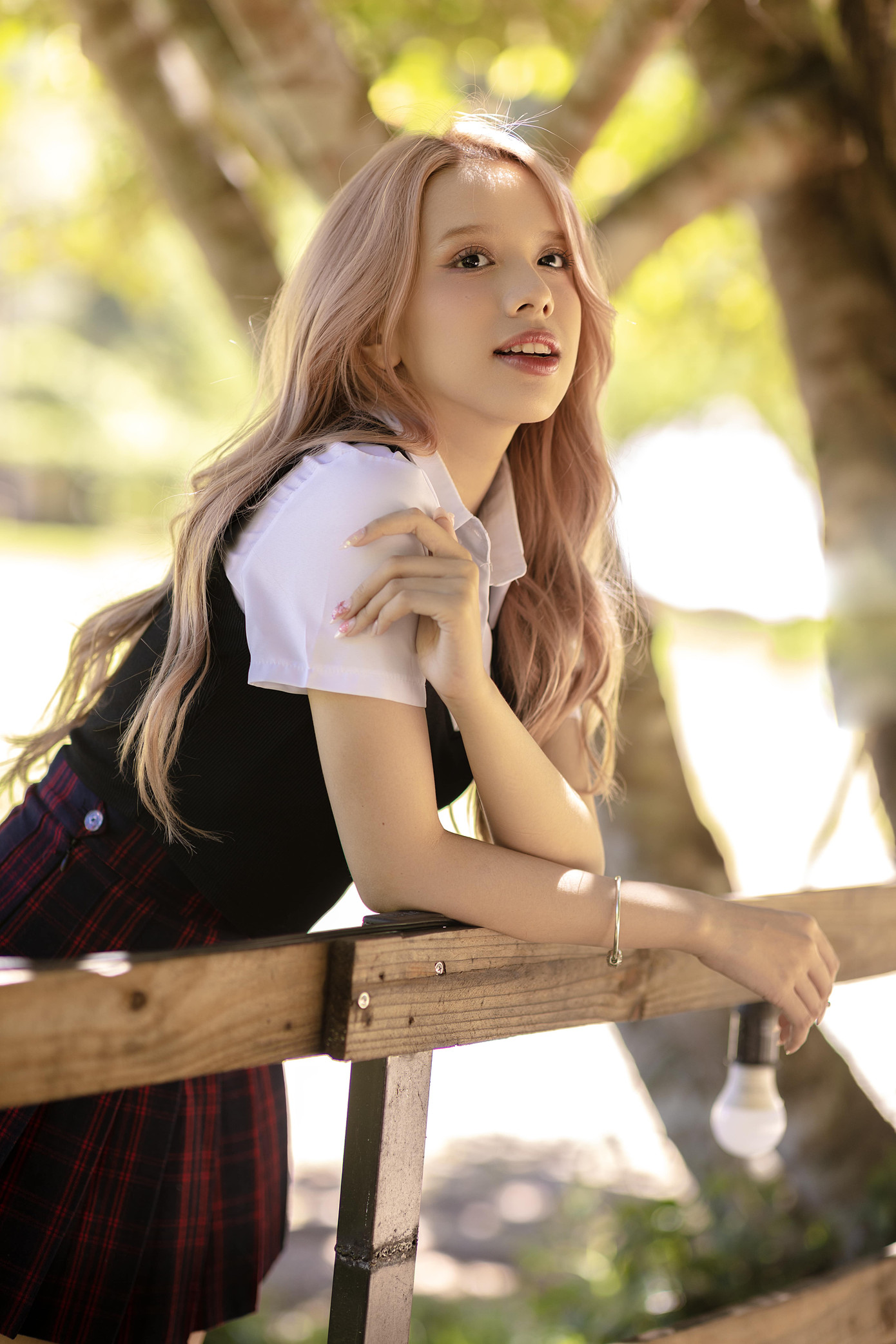 “Bản solo này như quay về quá khứ khi còn tuổi học sinh. Tôi không gặp quá nhiều khó khăn vì có anh RIN9 hỗ trợ hết mình” - MiiNa tiết lộ.