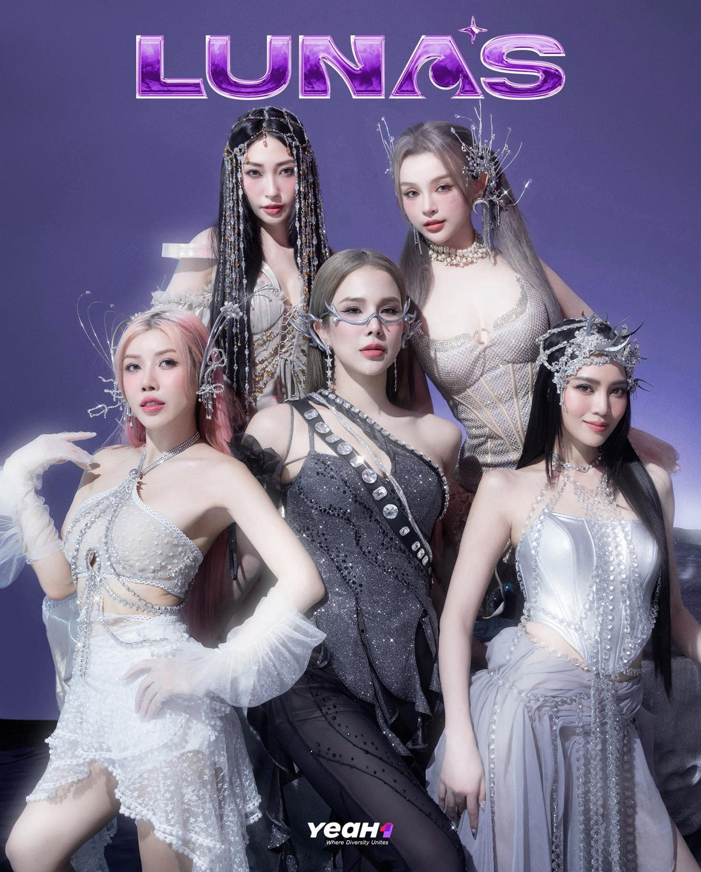 Huyền Baby chính thức &quot;thành đoàn&quot; với nhóm nhạc LUNAS.