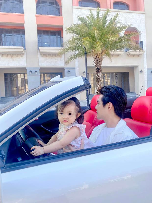 Khoảnh khắc hài hước, "lầy lội" của con gái nhà Nhi - Thắng. Khoảnh khắc hài hước, "lầy lội" của con gái nhà Nhi - Thắng.