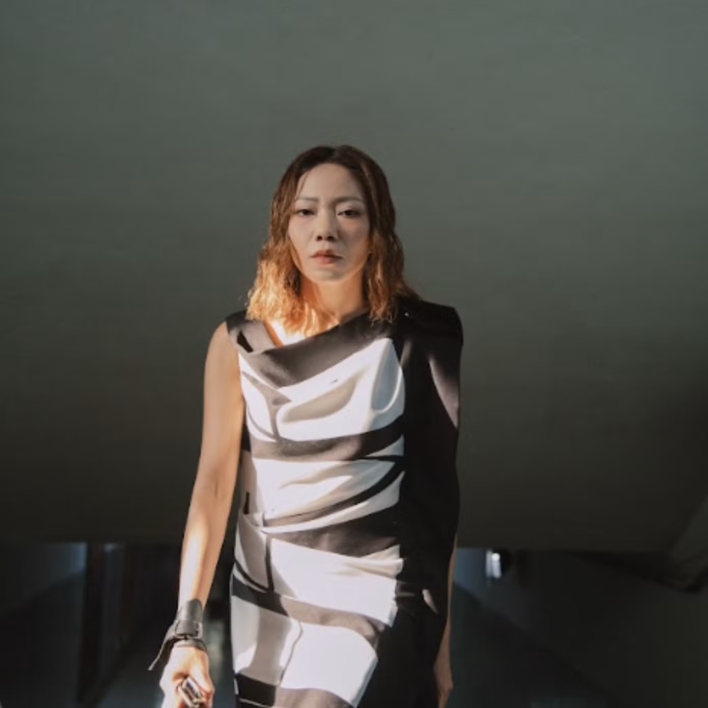 Diva Hà Trần xuất hiện trong MV mới của Orange. Diva Hà Trần xuất hiện trong MV mới của Orange.