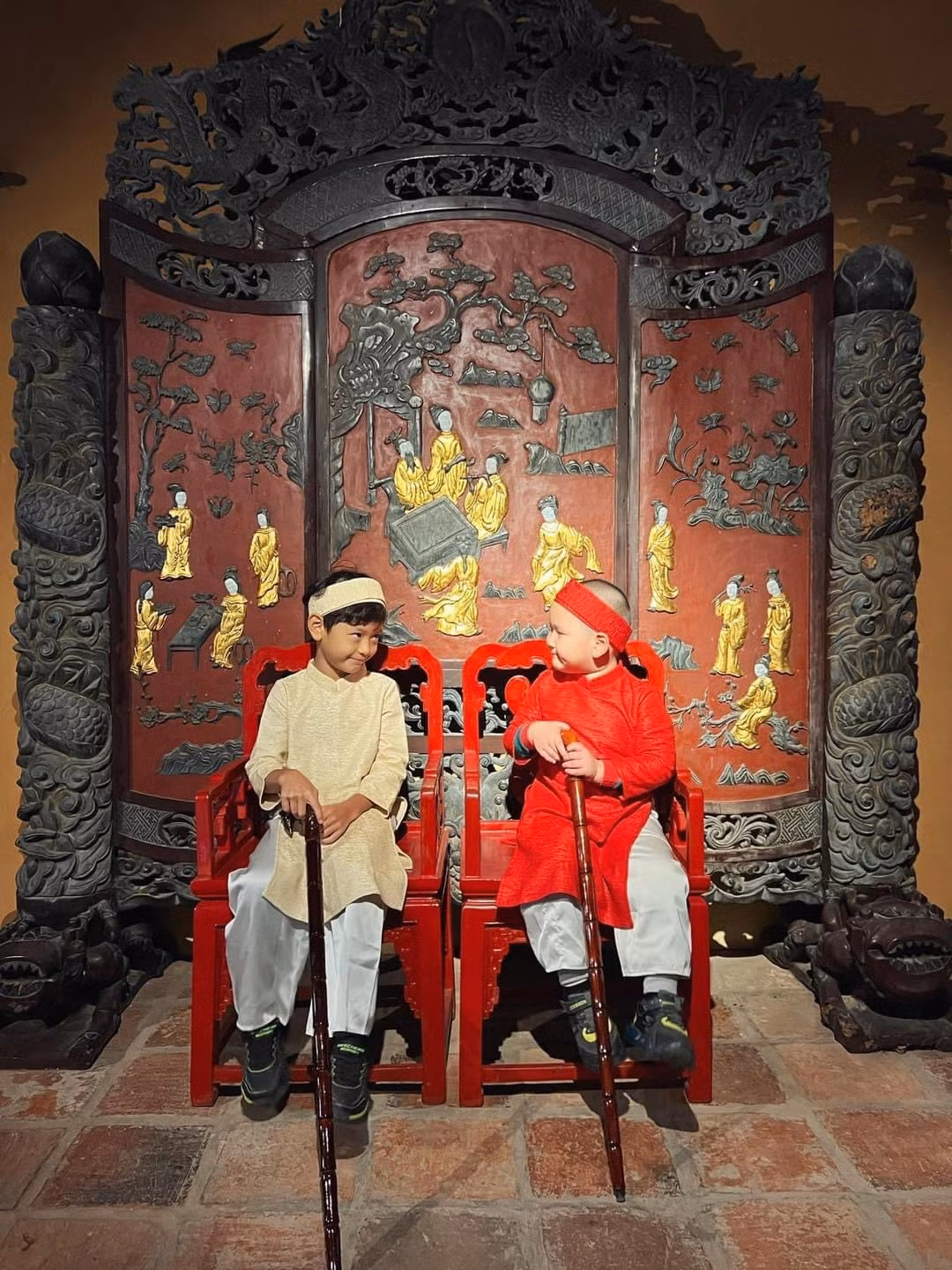 Hai nhóc tì nhà Trà My Idol nhận về "cơn mưa thả tim" bởi sự đáng yêu, tinh nghịch.