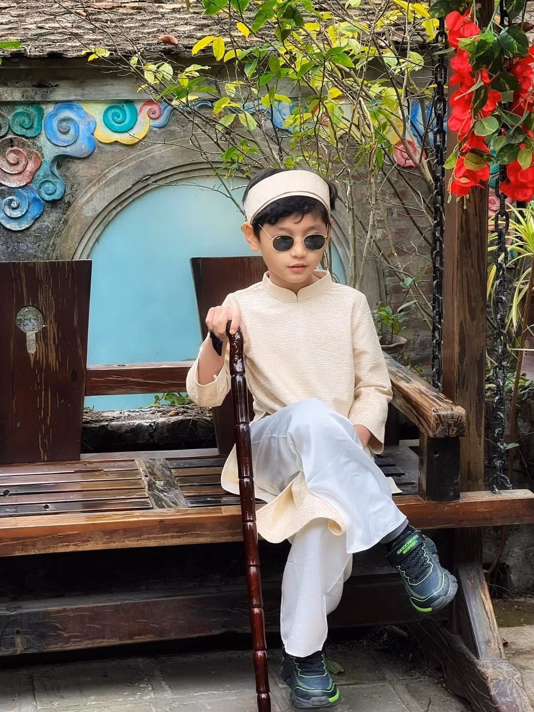 Gia Hy (sinh năm 2012) là con trai cả nhà Trà My Idol. Cậu bé được đánh giá là "bản sao" của mẹ với đường nét gương mặt thanh tú.
