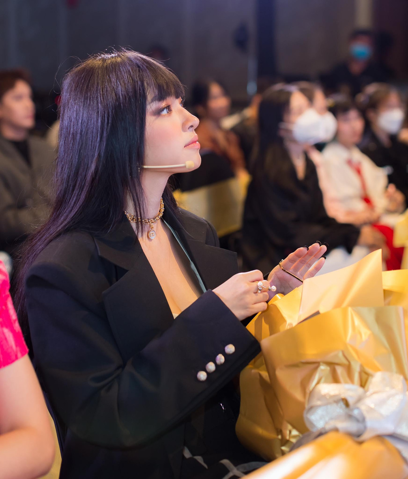 Góc nghiêng "thần thánh" của nàng fashionista. Góc nghiêng "thần thánh" của nàng fashionista.