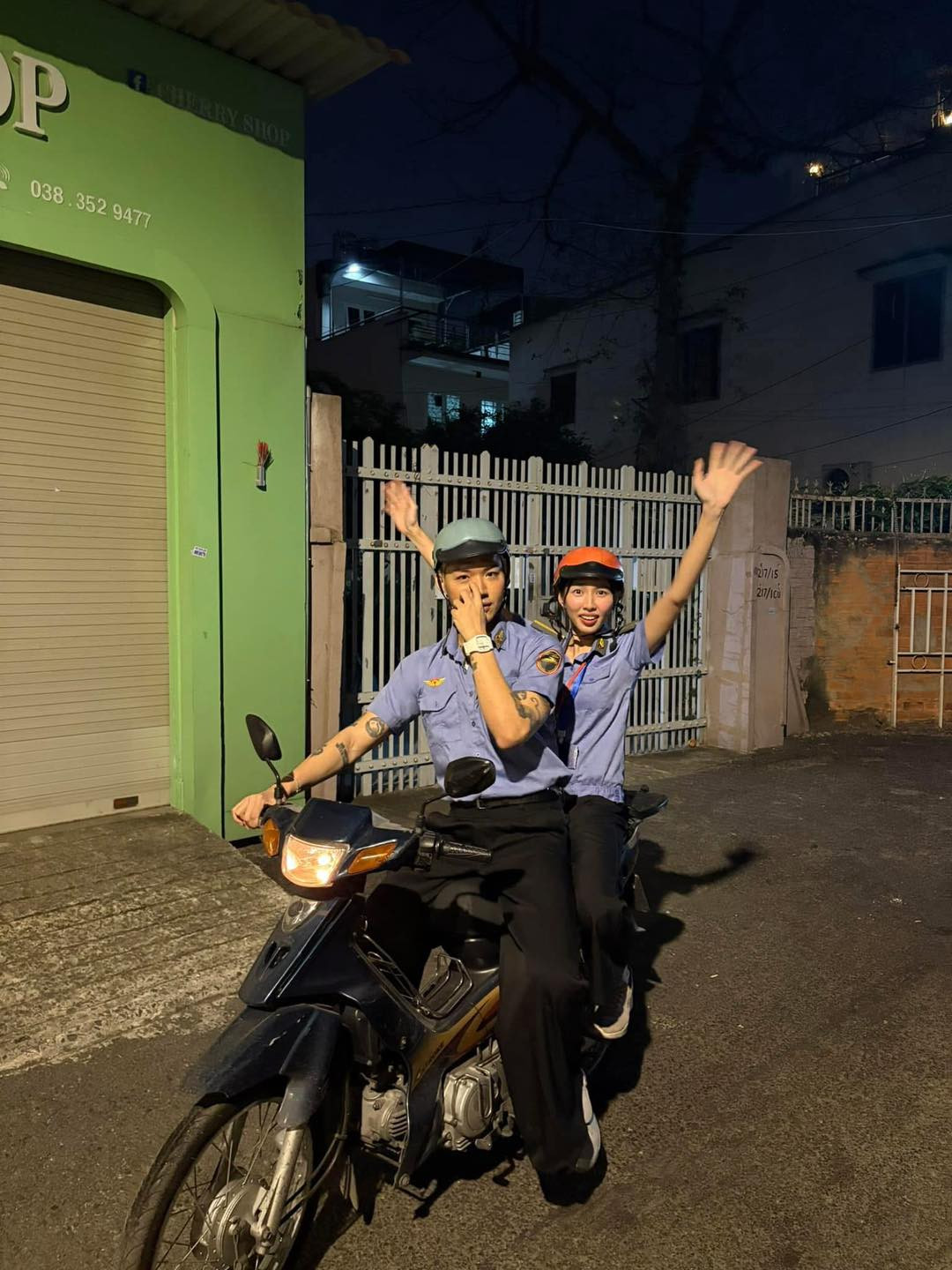 Hình ảnh "tẻn tẻn" của Thùy Tiên và "anh trai" WEAN trong series Đu Đêm 3. Hình ảnh "tẻn tẻn" của Thùy Tiên và "anh trai" WEAN trong series Đu Đêm 3.