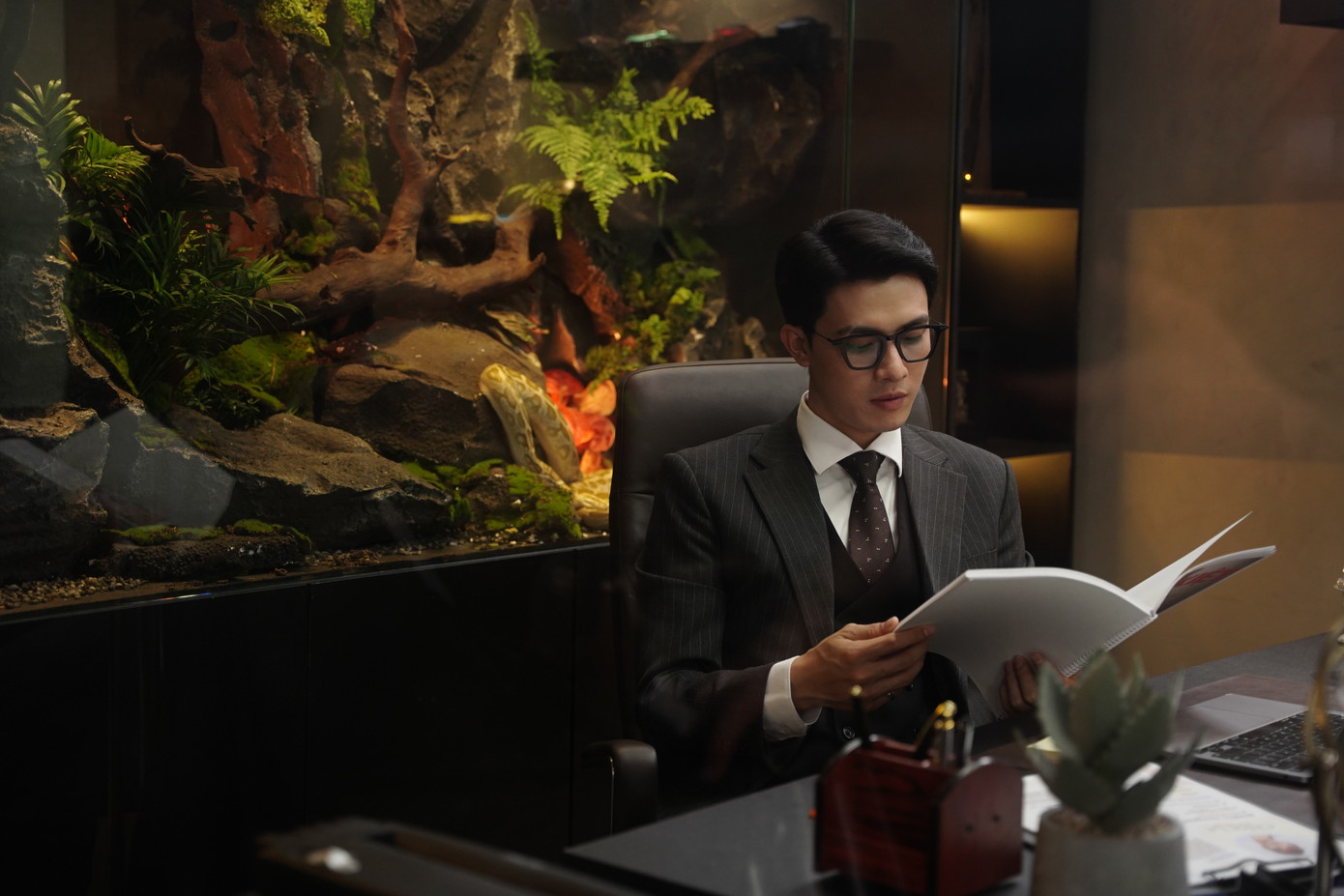 Trần Ngọc Vàng tốt nghiệp ngành diễn viên trường Đại học Sân khấu - Điện ảnh TP.HCM. Trần Ngọc Vàng tốt nghiệp ngành diễn viên trường Đại học Sân khấu - Điện ảnh TP.HCM.