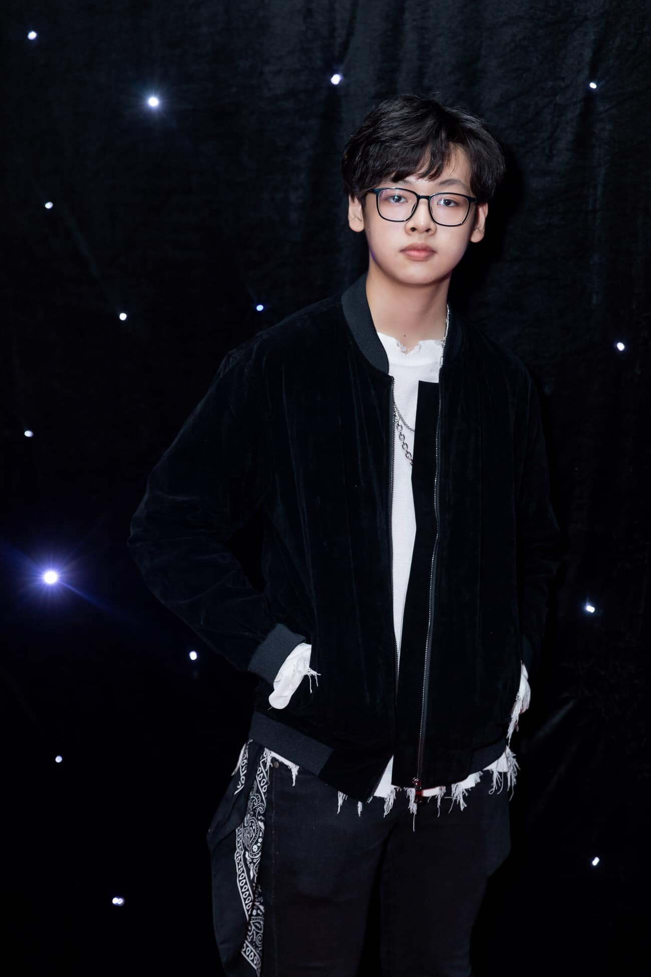 Dáng vóc vượt trội của Tiểu Long ở tuổi 15.