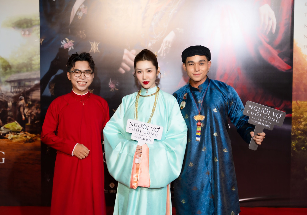 Bộ ba Minh Dự - Jun Phạm - Thúy Ngân cùng diện áo dài tại buổi công chiếu.