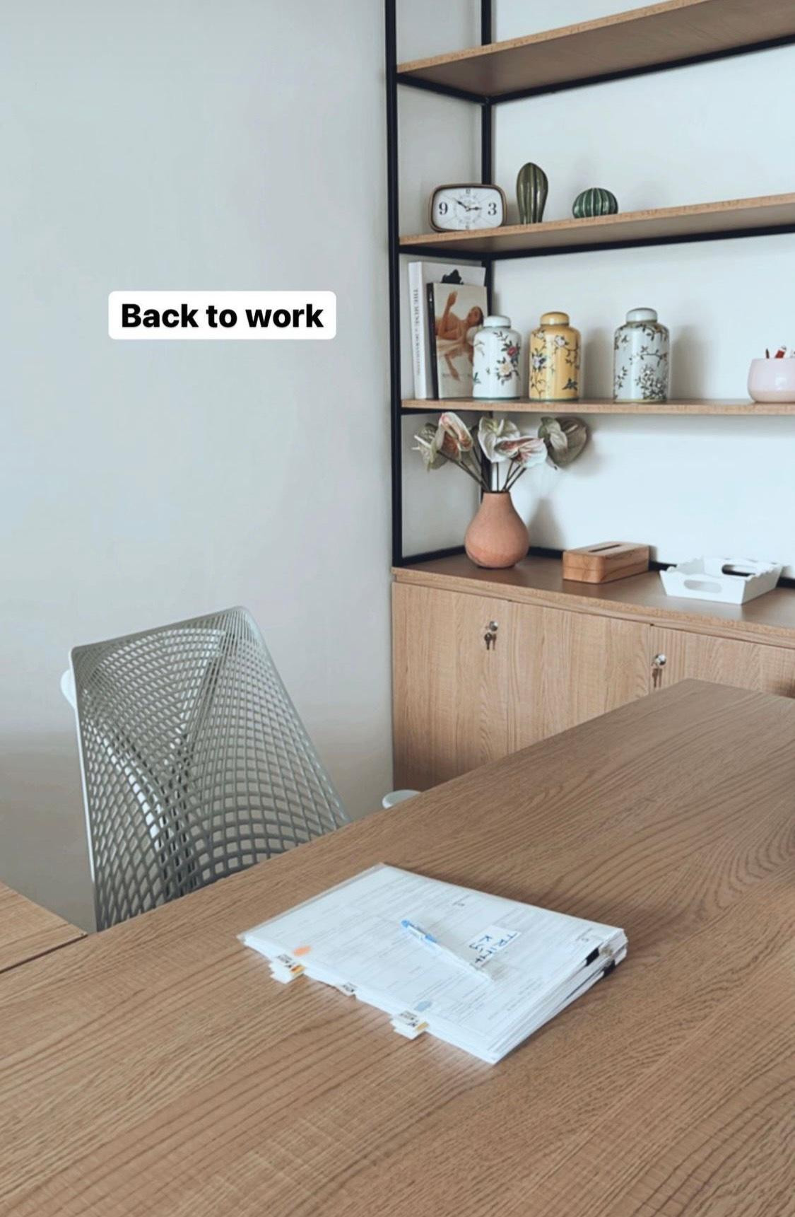 Trên Story Instagram, Tăng Thanh Hà cũng cập nhật trạng thái bản thân sẵn sàng quay trở lại với công việc sau Tết. Trên Story Instagram, Tăng Thanh Hà cũng cập nhật trạng thái bản thân sẵn sàng quay trở lại với công việc sau Tết.