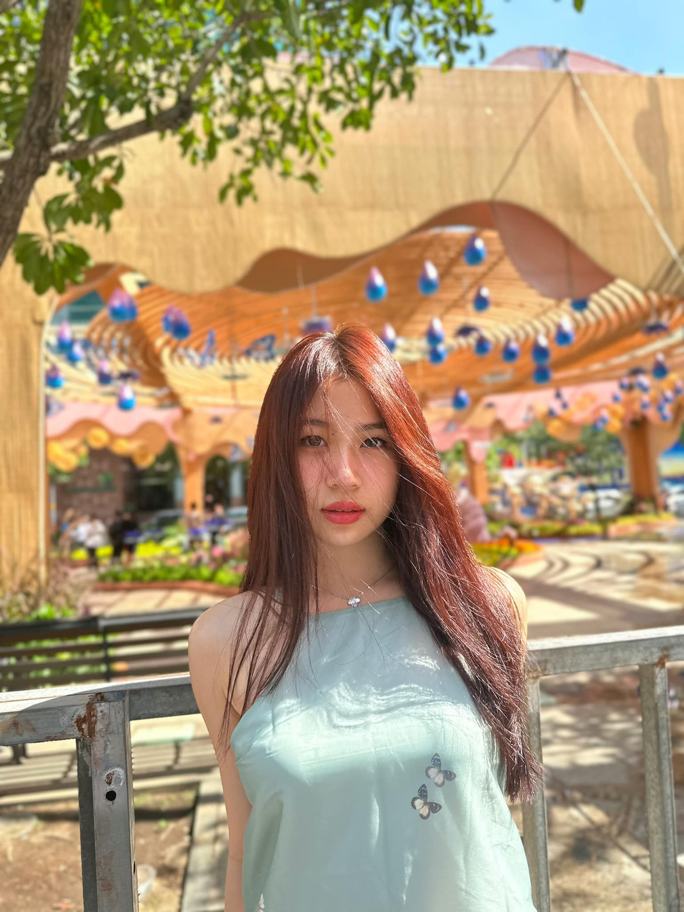 Hà Lưu Vy Uyên gây ấn tượng bởi nhan sắc ngọt ngào ở tuổi 17. Hà Lưu Vy Uyên gây ấn tượng bởi nhan sắc ngọt ngào ở tuổi 17.