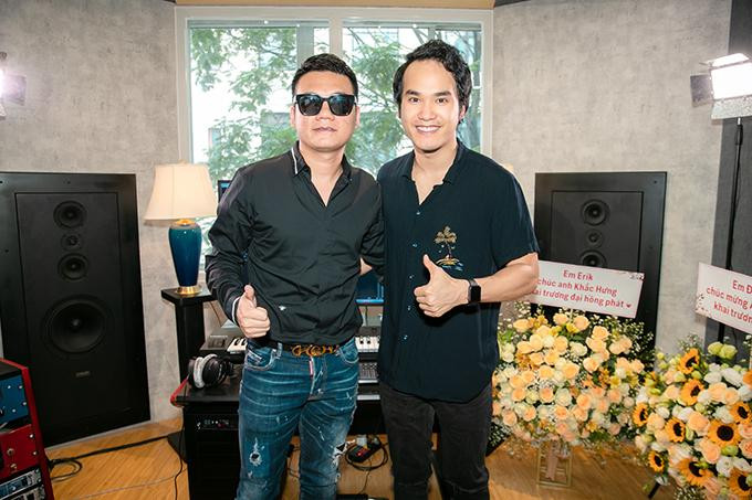 Cả hai thường xuyên đồng hành, ủng hộ nhau trong âm nhạc. Cả hai thường xuyên đồng hành, ủng hộ nhau trong âm nhạc.