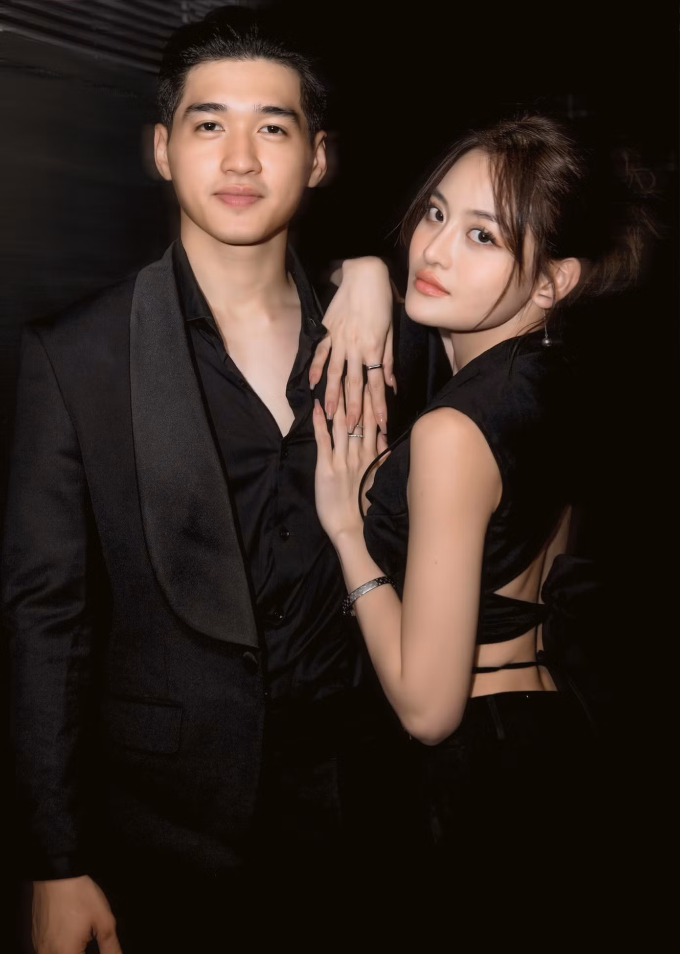 Người đẹp Gái Già Lắm Chiêu và hot boy Ma Ran Đô được khen đẹp đôi khi cùng xuất hiện tại sự kiện ra mắt phim. Người đẹp Gái Già Lắm Chiêu và hot boy Ma Ran Đô được khen đẹp đôi khi cùng xuất hiện tại sự kiện ra mắt phim.