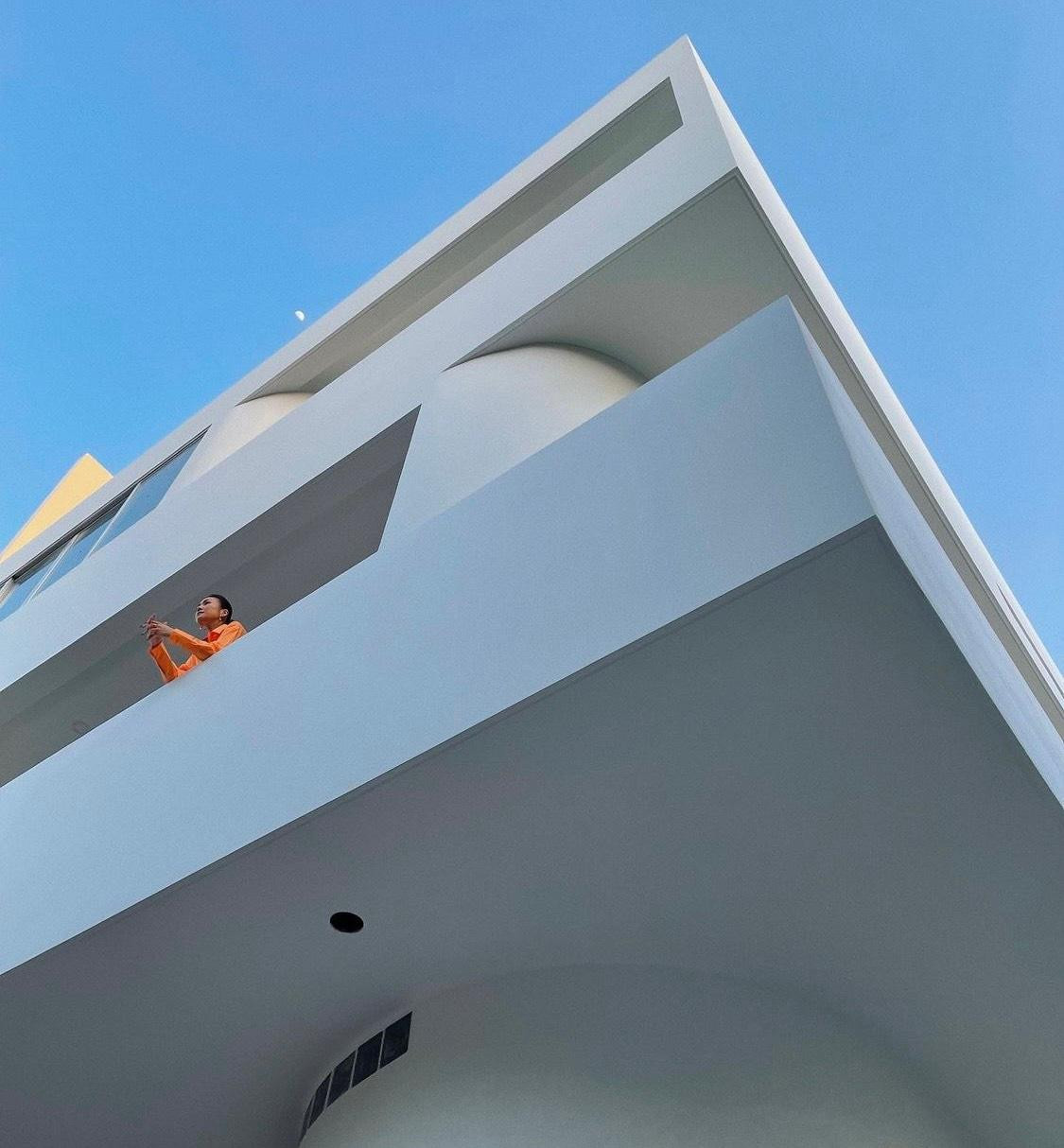 Hình ảnh "chị đẹp" Thanh Hằng trong căn biệt thự vừa được xây dựng vào cuối năm 2021. Hình ảnh "chị đẹp" Thanh Hằng trong căn biệt thự vừa được xây dựng vào cuối năm 2021.