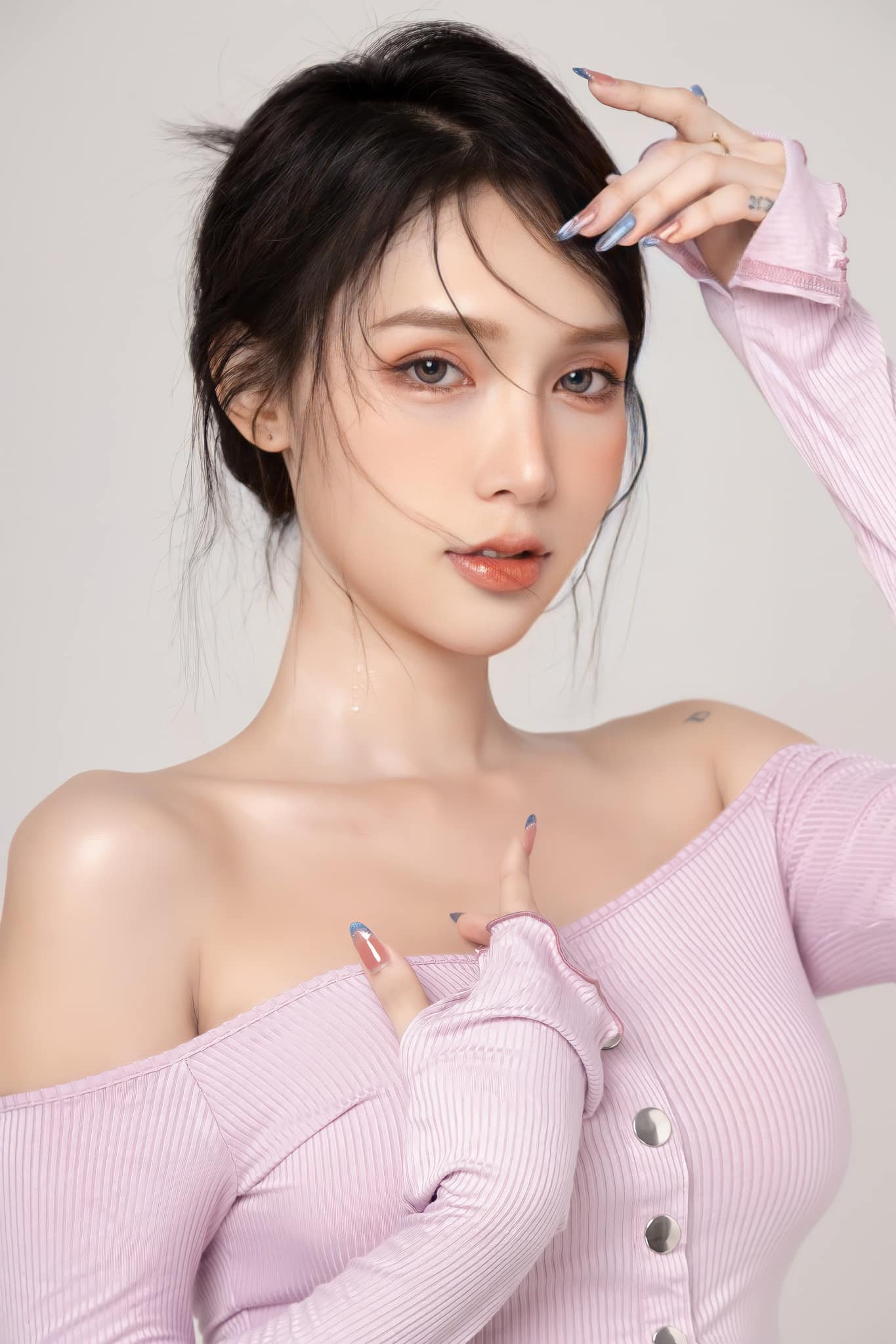 Mỹm Trần tiết lộ cô từng giảm 20 kg để sở hữu nhan sắc xinh đẹp như hiện tại.