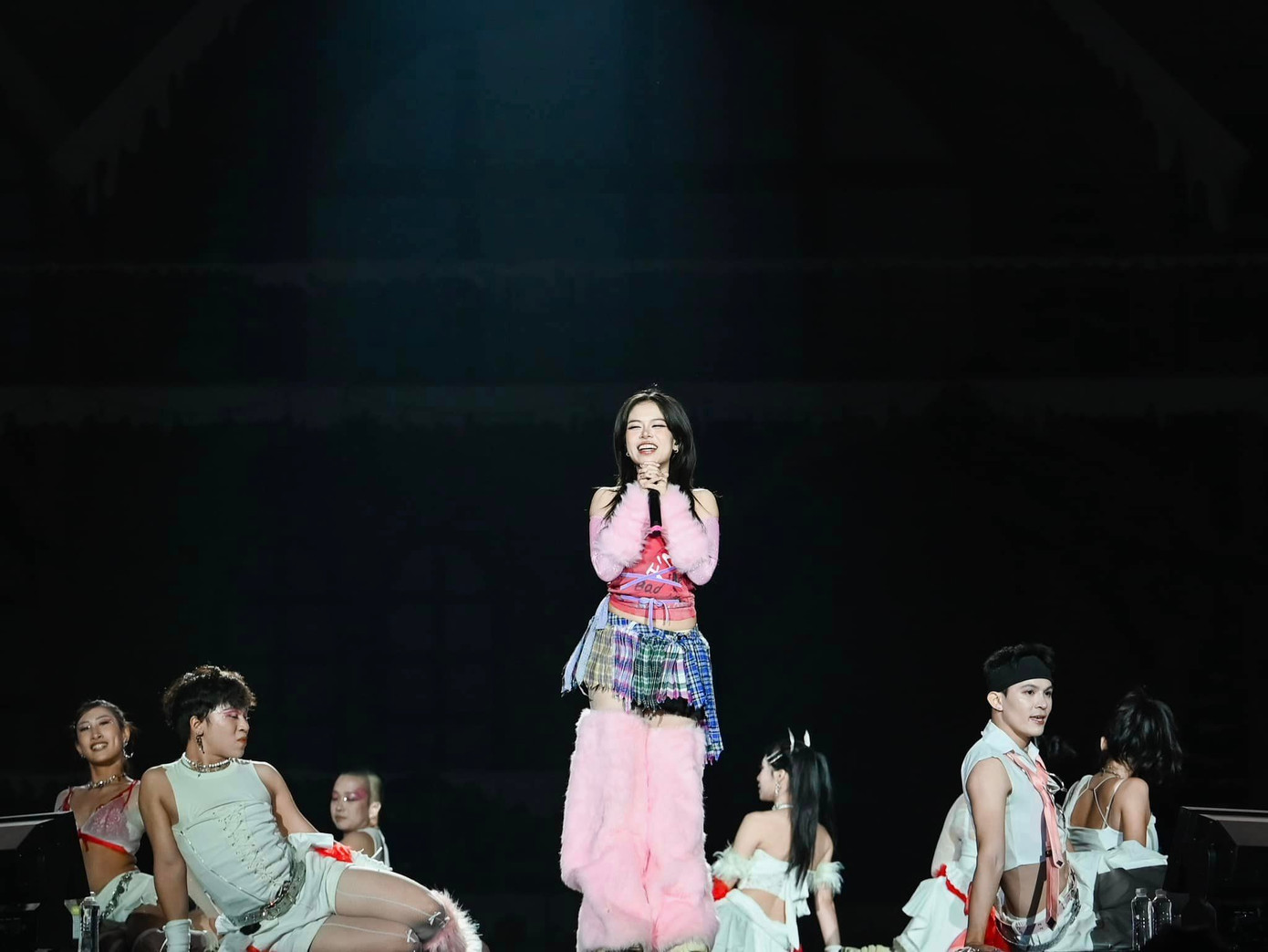 Vừa qua, tlinh cùng AIS Label đã hợp tác trong các dự án nghệ thuật. Vừa qua, tlinh cùng AIS Label đã hợp tác trong các dự án nghệ thuật.